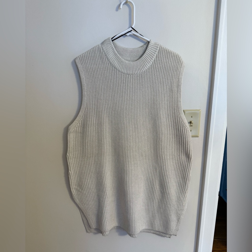 H&M Women’s Cream Crewneck Sweater Vest